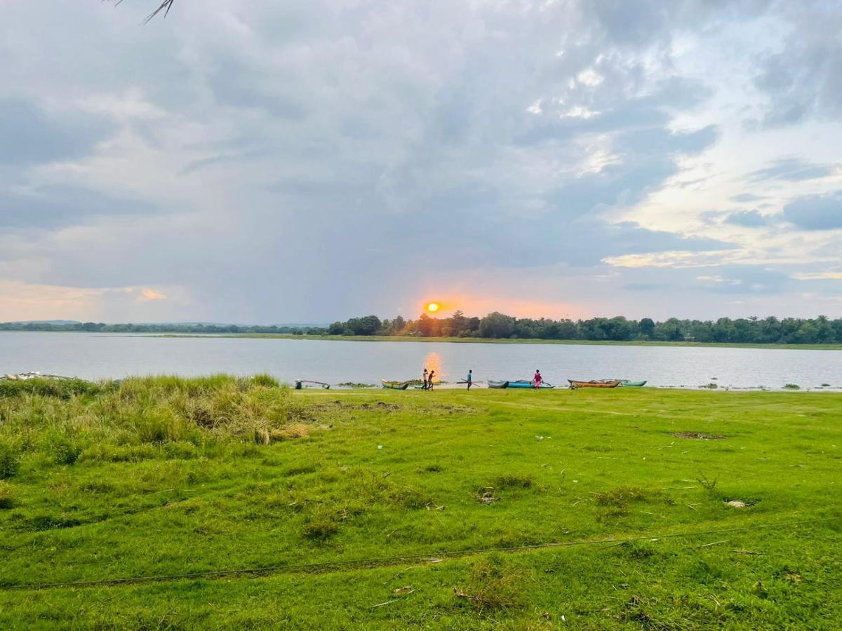 Hotel Lake Park بولاناروفاي المظهر الخارجي الصورة