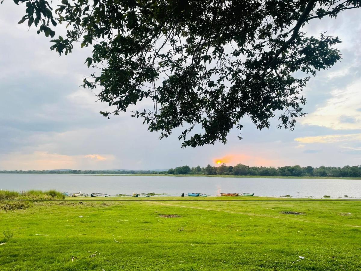 Hotel Lake Park بولاناروفاي المظهر الخارجي الصورة