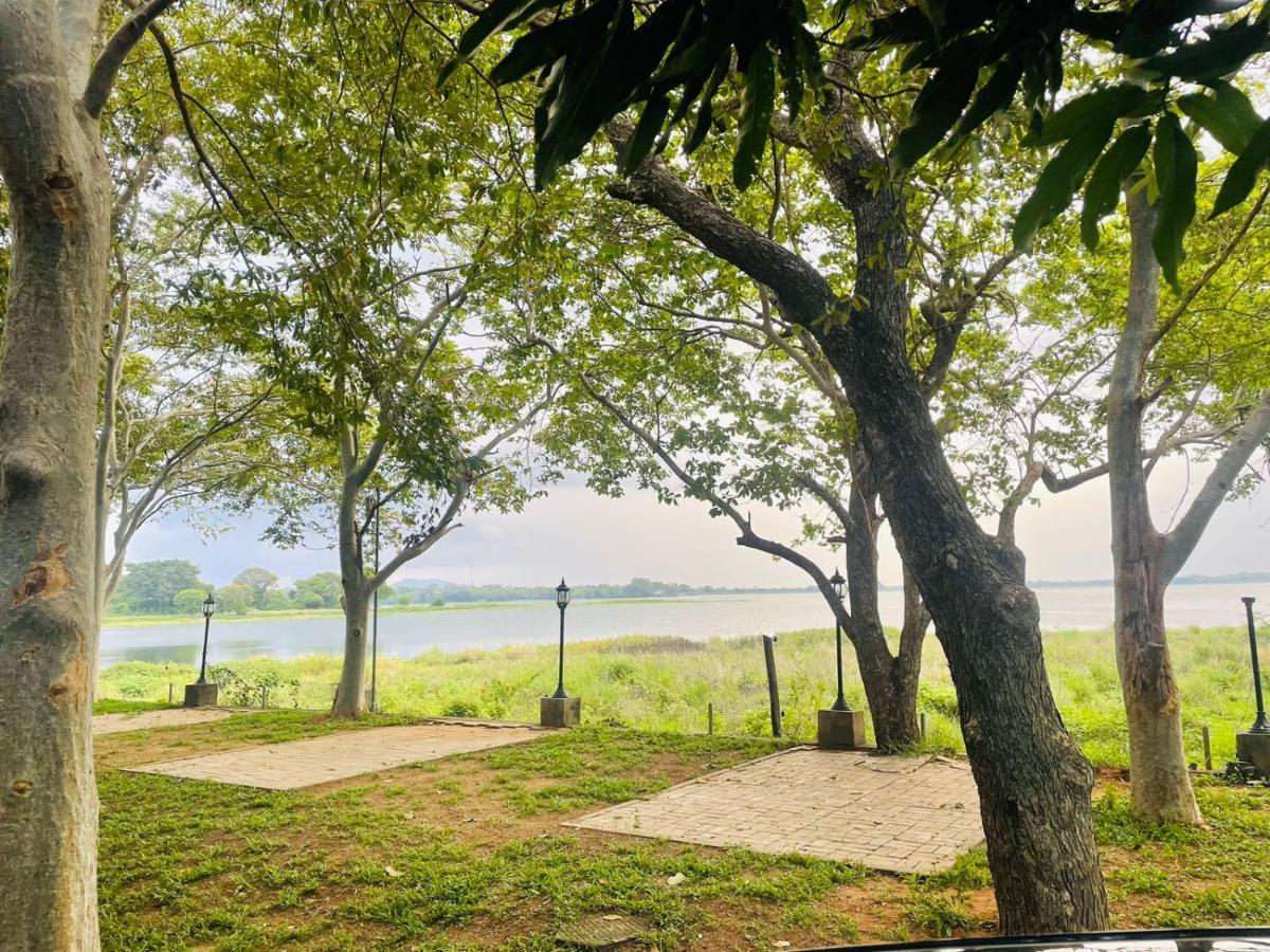 Hotel Lake Park بولاناروفاي المظهر الخارجي الصورة